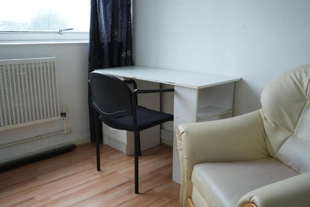Elephant & Castle - Zone 2 - PRIVATE ROOMS - SHARED BATHROOM - Double Room With Shared Bathroom