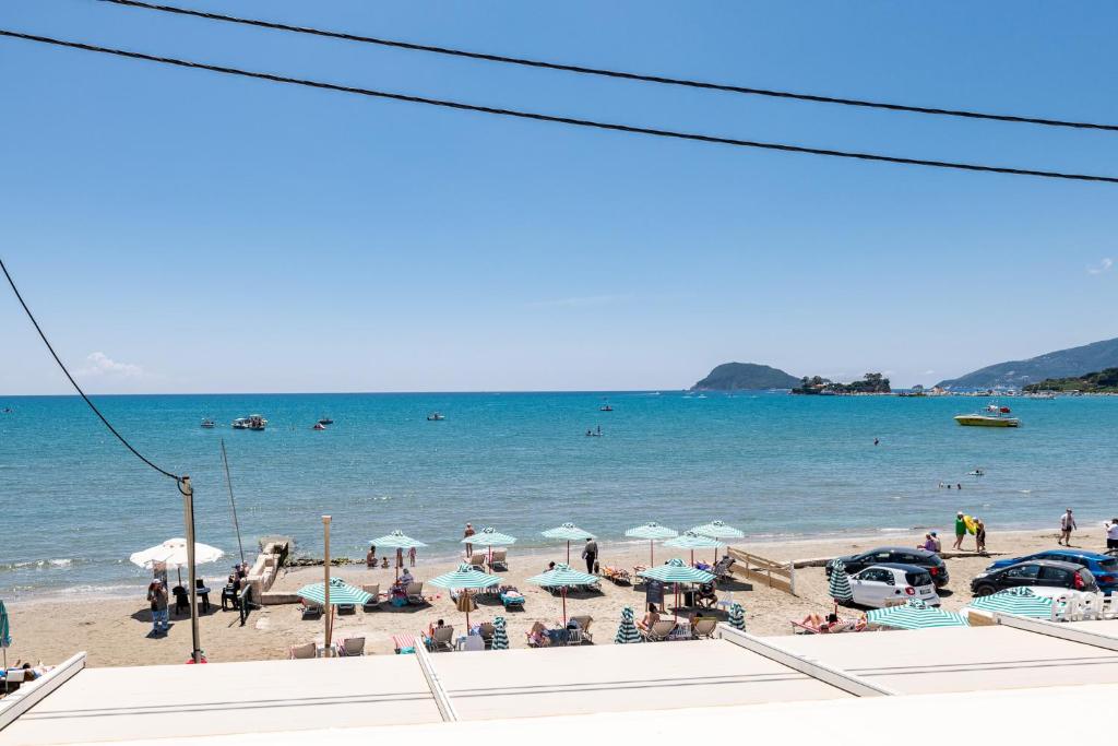 Mouria Studios & Apartments - 12