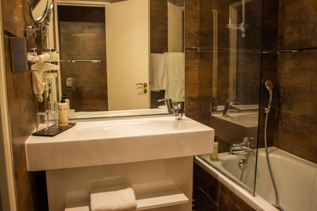 Koupelna v ubytování Best Western Plus Le Moderne