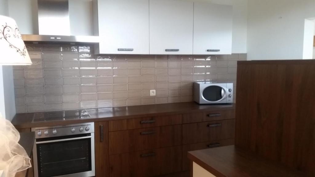 Kuchyň nebo kuchyňský kout v ubytování King of Gold Stables appartement met stalling voor 5 paarden