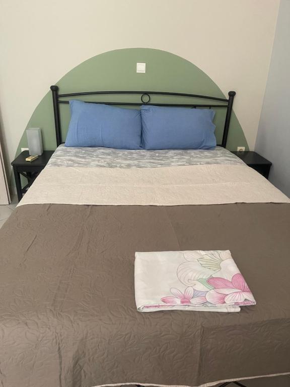Postel nebo postele na pokoji v ubytování cozy minimal apartment