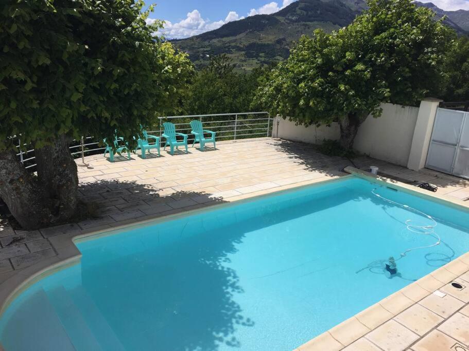 Emplacement unique piscine et vue panoramique, PuySaintEusèbe