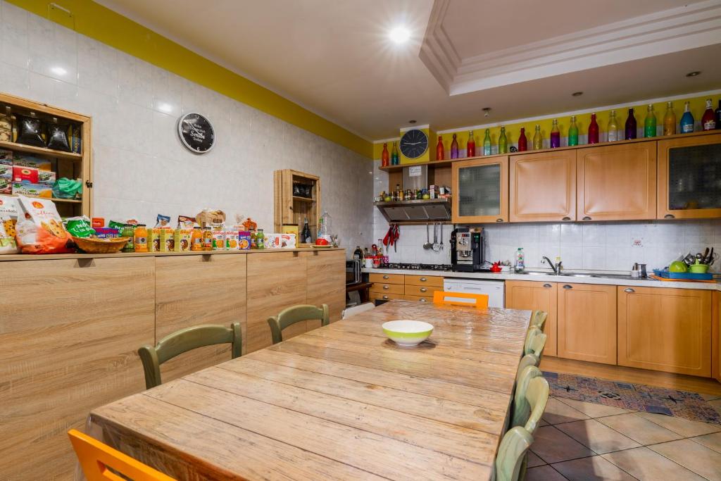 A kitchen or kitchenette at Mini Appartamento verde