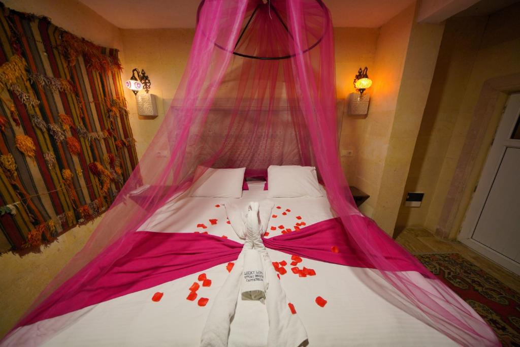 A bed or beds in a room at Lucky Luke Stone House