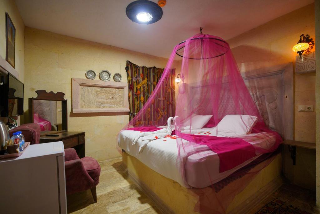 A bed or beds in a room at Lucky Luke Stone House