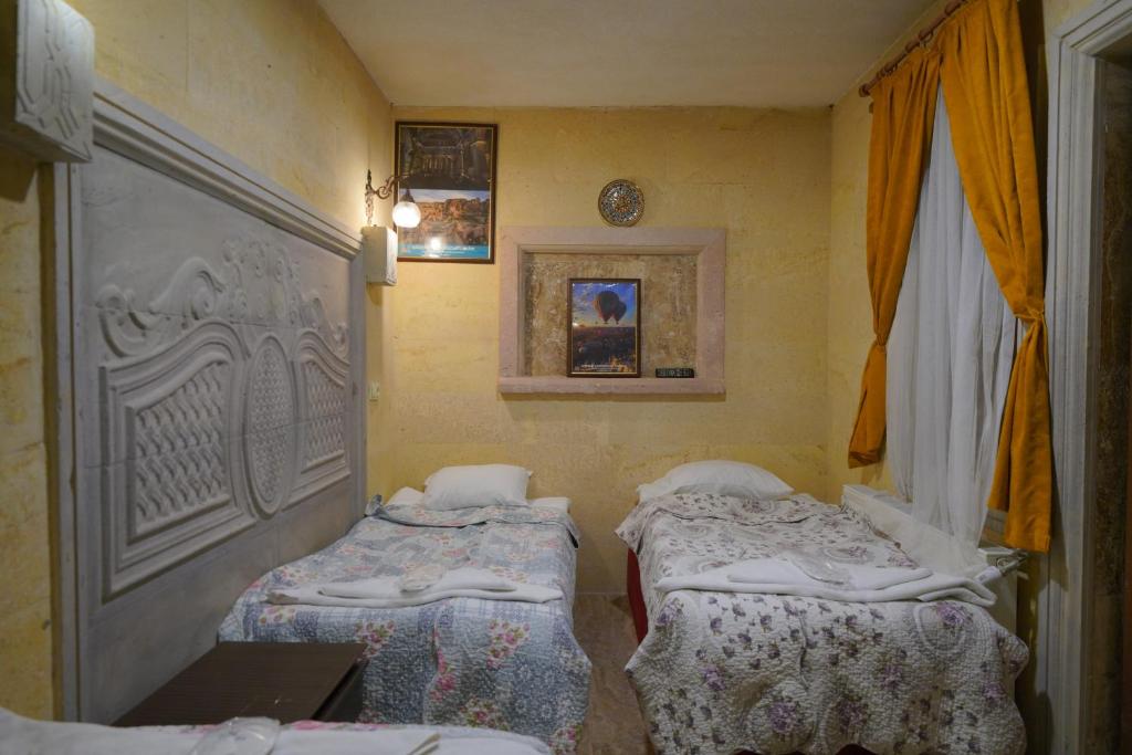 A bed or beds in a room at Lucky Luke Stone House
