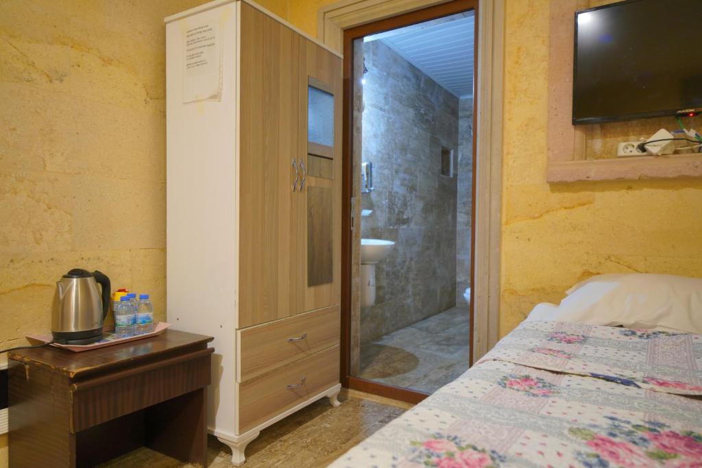 A bed or beds in a room at Lucky Luke Stone House