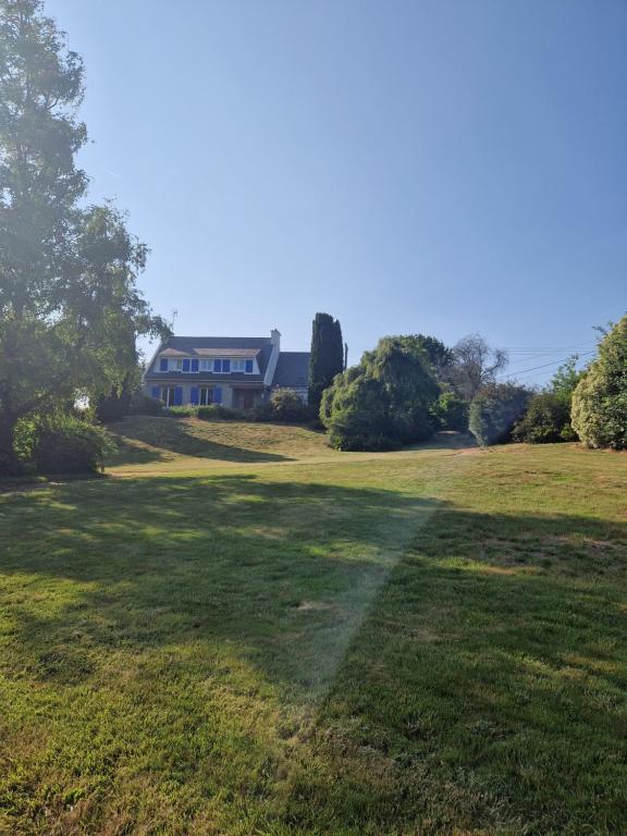 Taman di luar VILLA FAMILIALE 5 chambres dans un écrin de verdure à 15 MNS DES PLAGES