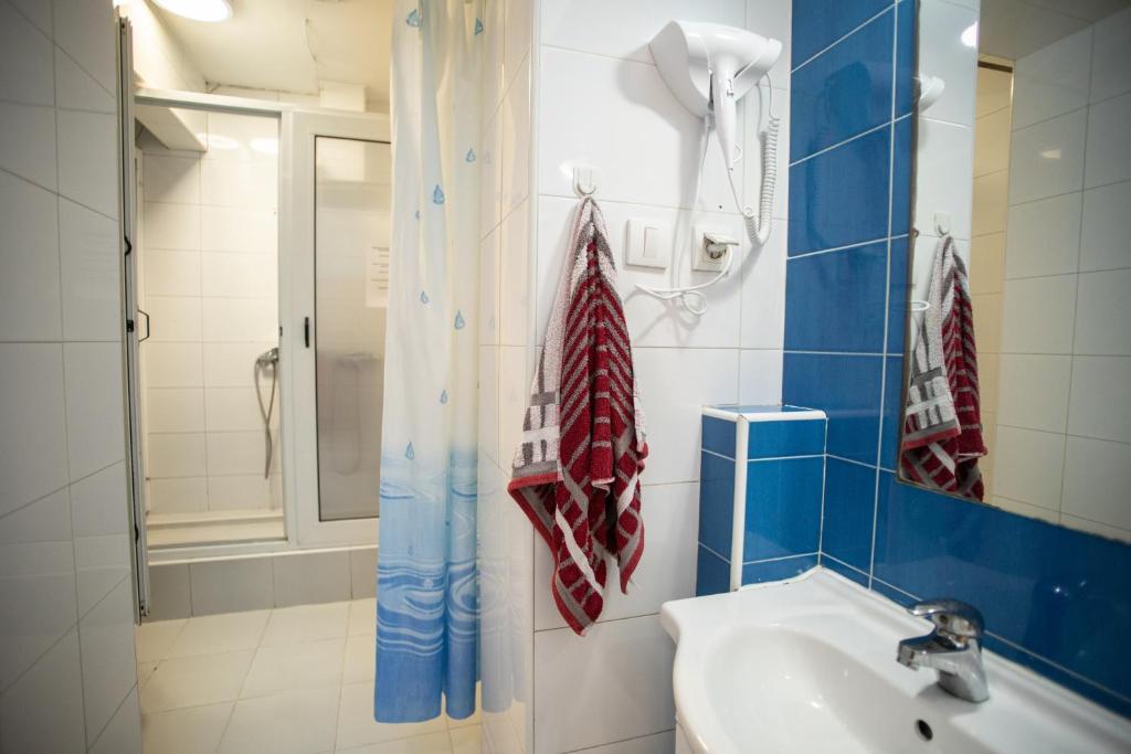 Koupelna v ubytování All in Hostel