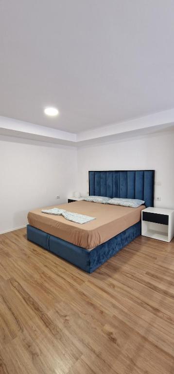 Lovely duplex apartment with patio, 100m from the beach! - Image 2