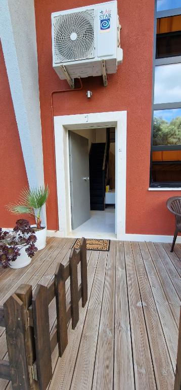 Lovely duplex apartment with patio, 100m from the beach! - Image 15