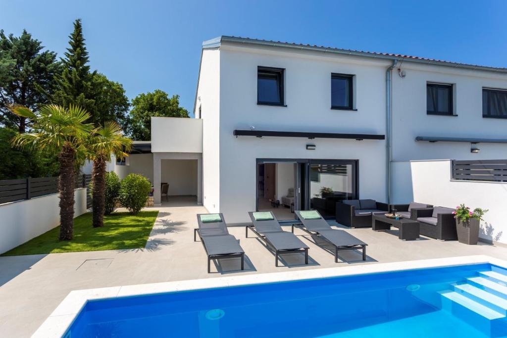 Πισίνα στο ή κοντά στο Villa T & K