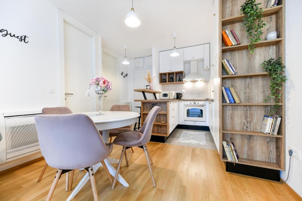 Kuchyňa alebo kuchynka v ubytovaní Lea Boutique Apartment