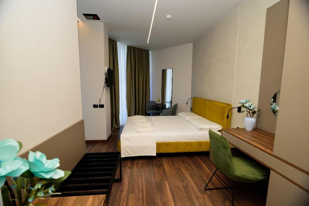 Postel nebo postele na pokoji v ubytování Hotel Zeneli Vlore