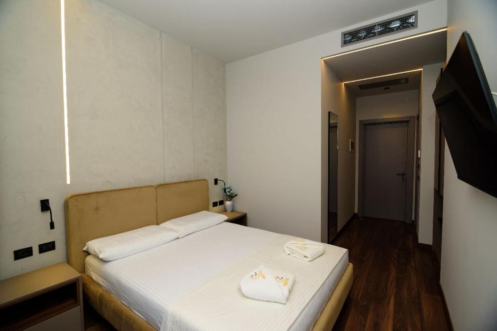 Postel nebo postele na pokoji v ubytování Hotel Zeneli Vlore