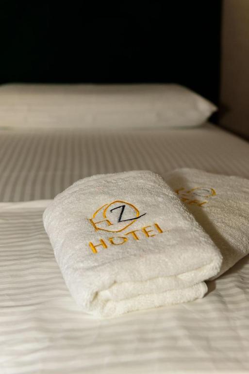Postel nebo postele na pokoji v ubytování Hotel Zeneli Vlore