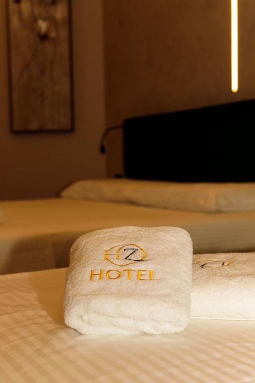 Postel nebo postele na pokoji v ubytování Hotel Zeneli Vlore