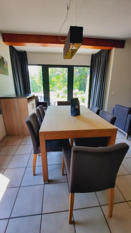 Posezení v ubytování Maisons de Vacances Azur en Ardenne