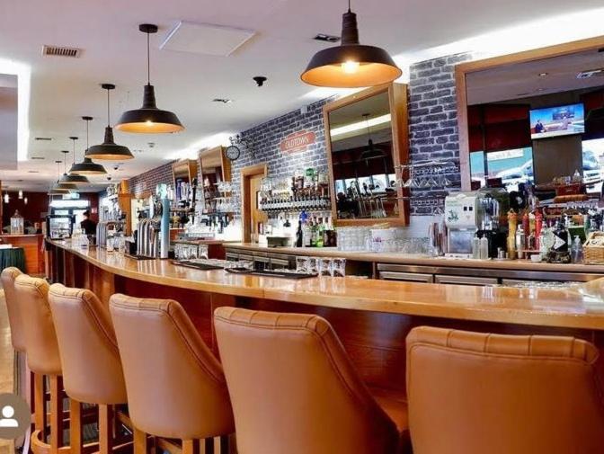 Lounge nebo bar v ubytování Station House Hotel Letterkenny