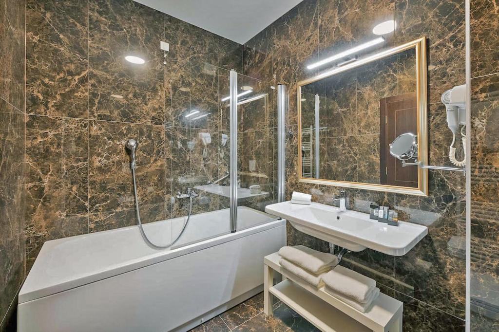 
Superior Double Room - Free Parking
