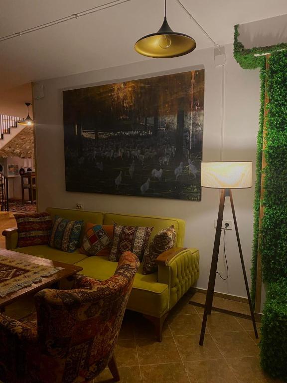Χώρος καθιστικού στο Mood Hotel Kazbegi