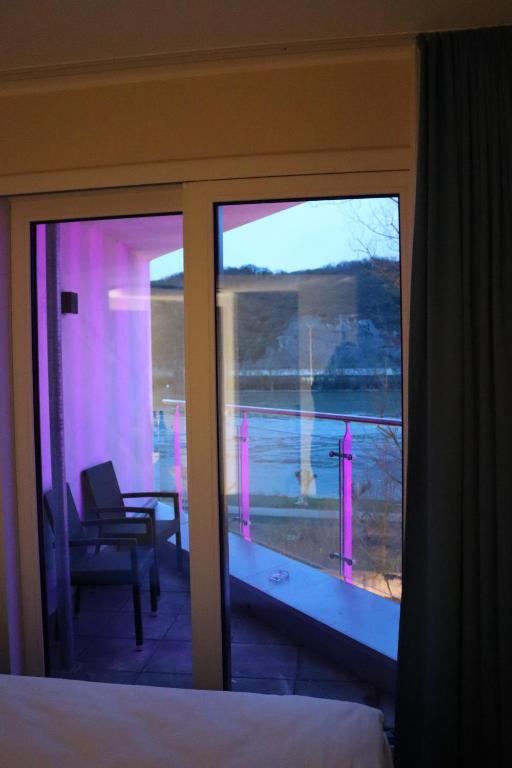 Balkón nebo terasa v ubytování EINSTEIN Hotel am Römerpark