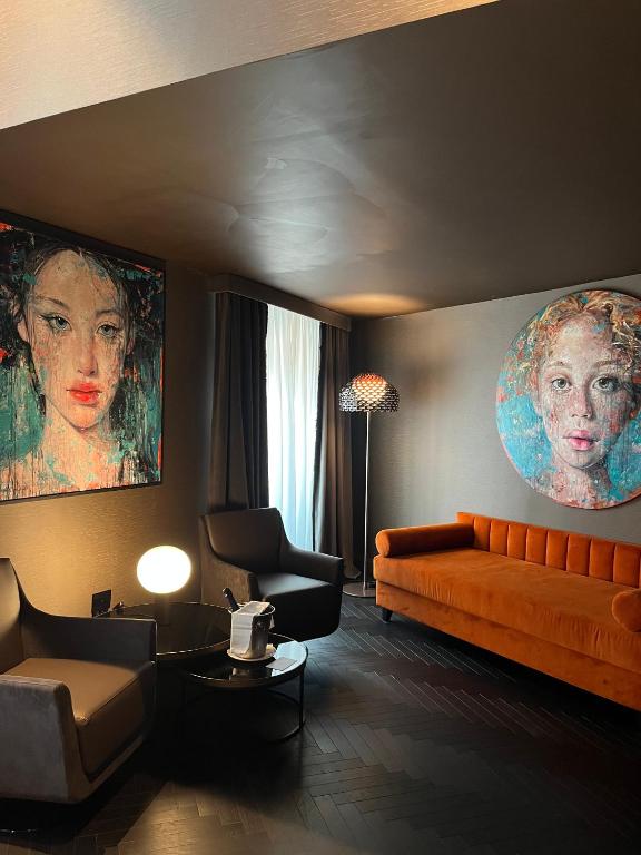 Posezení v ubytování U-Visionary Roma Hotel