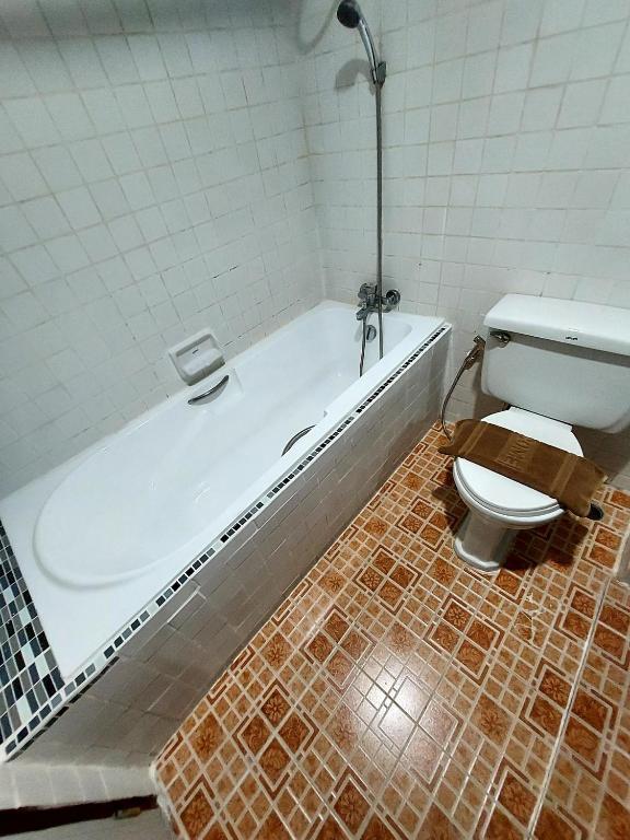 Koupelna v ubytování Traveller Inn Hotel