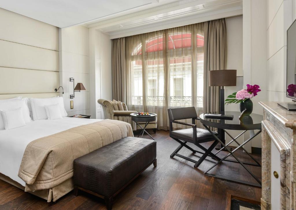 Voodi või voodid majutusasutuse Lausanne Palace toas