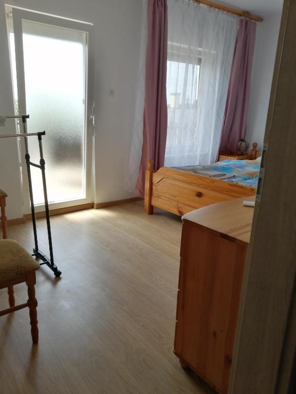 Łóżko lub łóżka w pokoju w obiekcie Krezo Ház