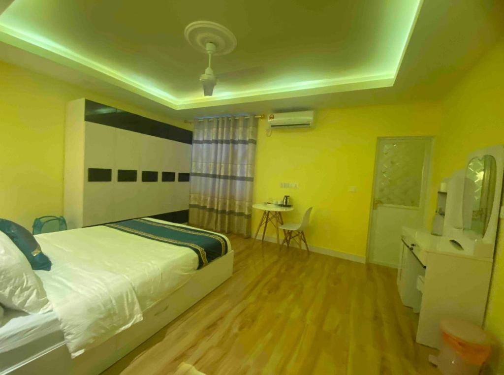 Postel nebo postele na pokoji v ubytování Hedheykuri Residence Fuvahmulah