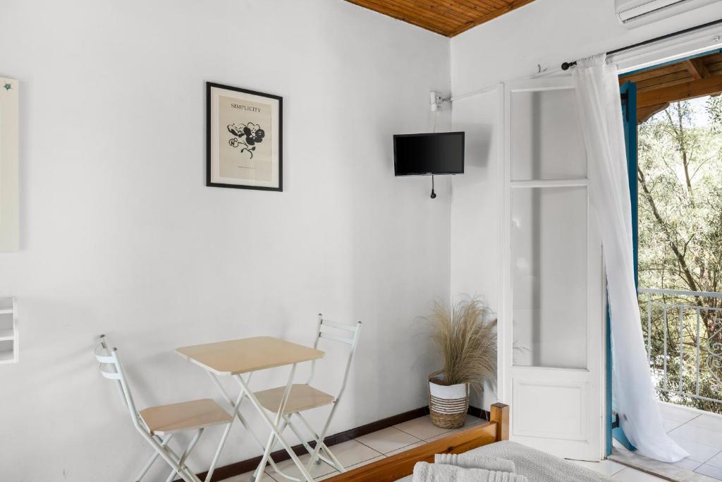 TV a/nebo společenská místnost v ubytování Oceanis Rooms