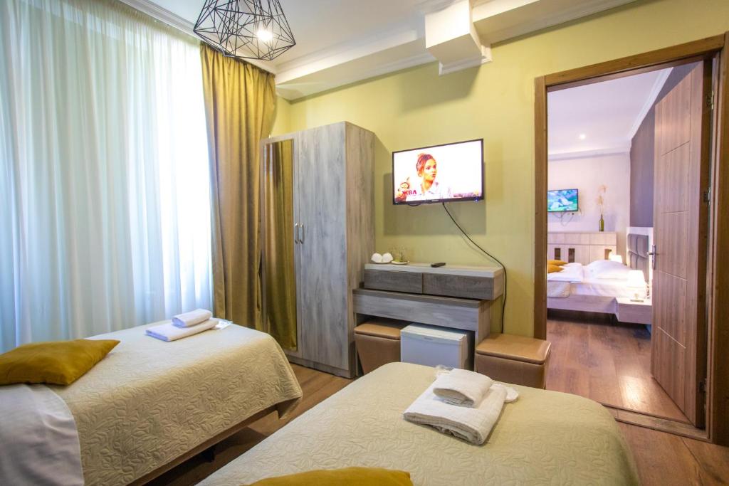 Postel nebo postele na pokoji v ubytování Hotel Terrace Kutaisi