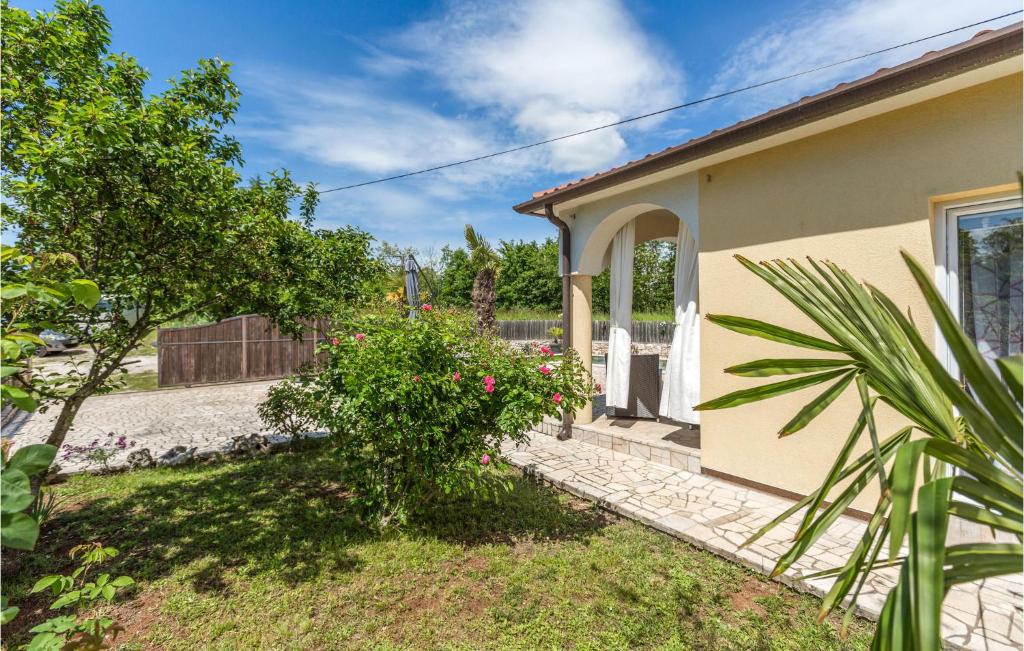 Vonkajšia záhrada v ubytovaní Holiday Home Vrecari 27