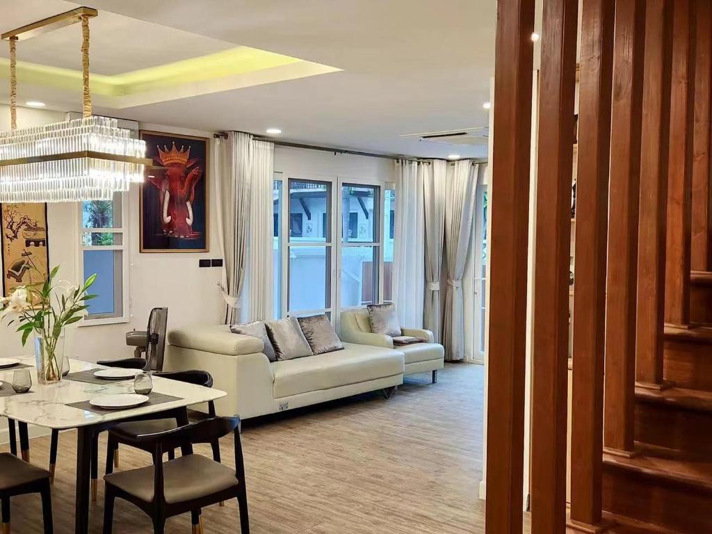 Billede fra billedgalleriet på 芭提雅市中心4间卧室泳池别墅好莱坞Hollywood旁-19 i Pattaya Central
