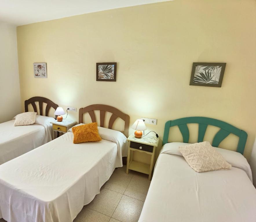 Postel nebo postele na pokoji v ubytování Hostal Noray