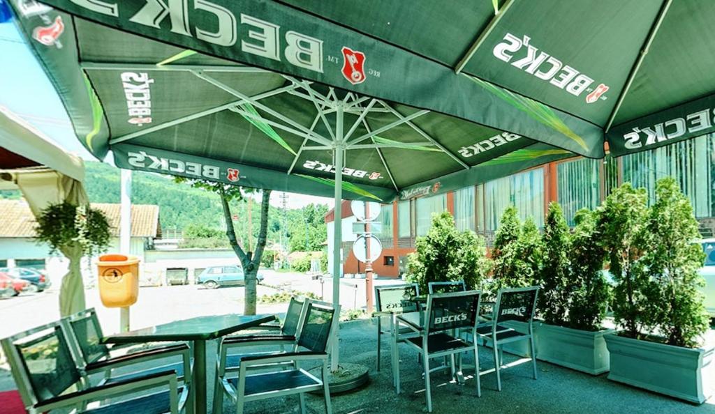 Restoran või mõni muu söögikoht majutusasutuses Hotel Sax Balkan
