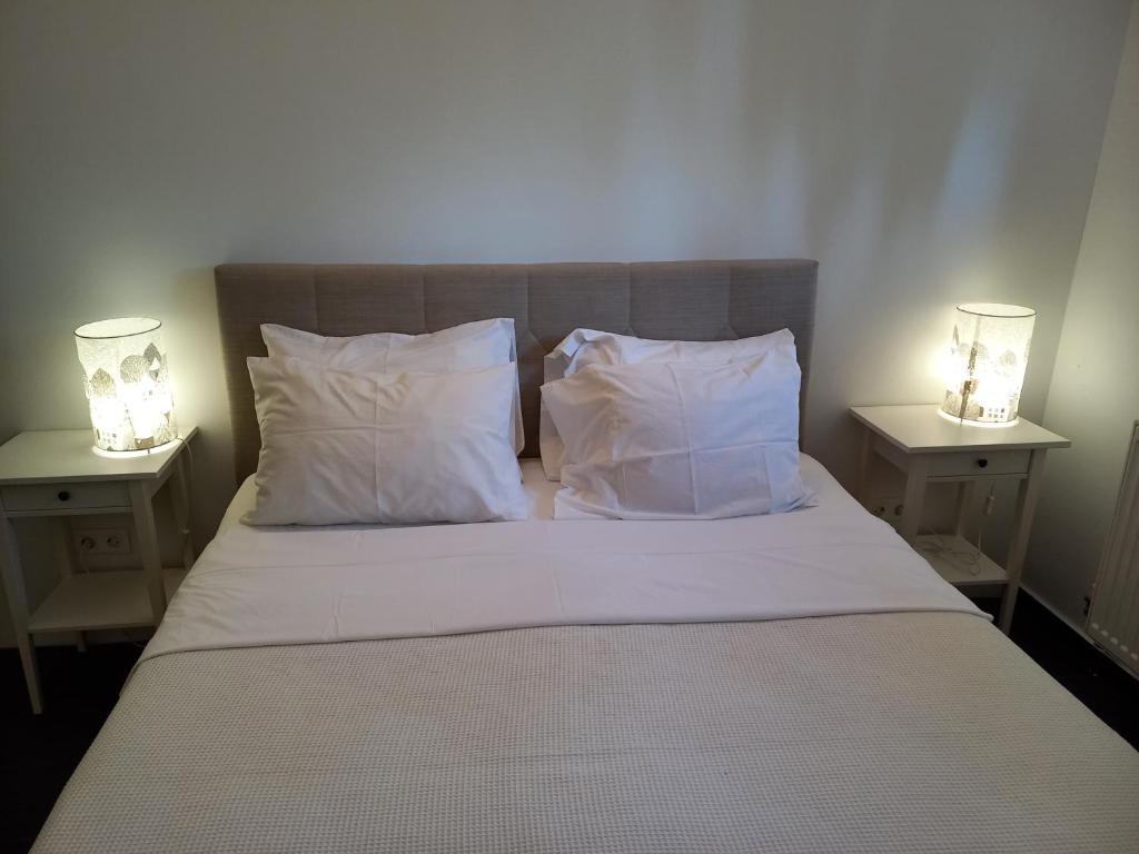Posteľ alebo postele v izbe v ubytovaní Elysion point Apartment