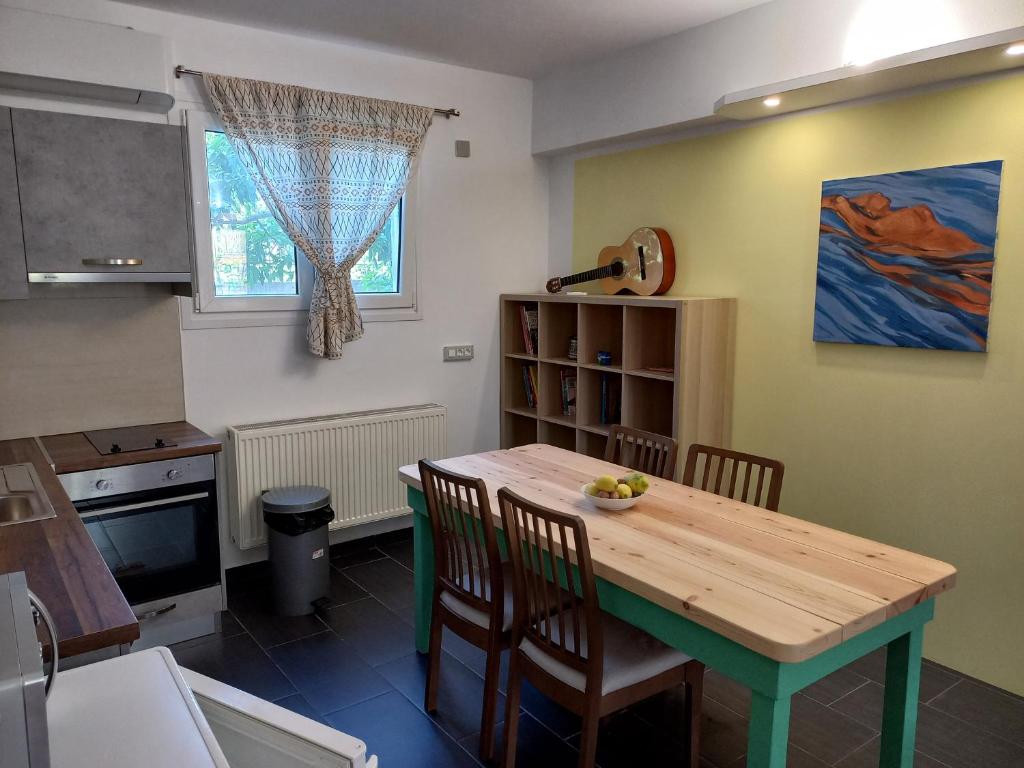 Kuchyňa alebo kuchynka v ubytovaní Elysion point Apartment