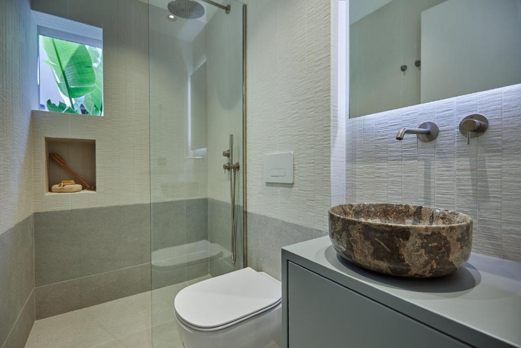 Koupelna v ubytování Althea Lavish Estate - Villa & Suite