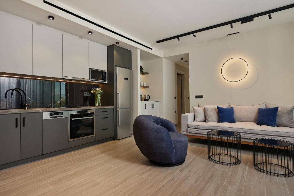 Kuchyň nebo kuchyňský kout v ubytování Althea Lavish Estate - Villa & Suite