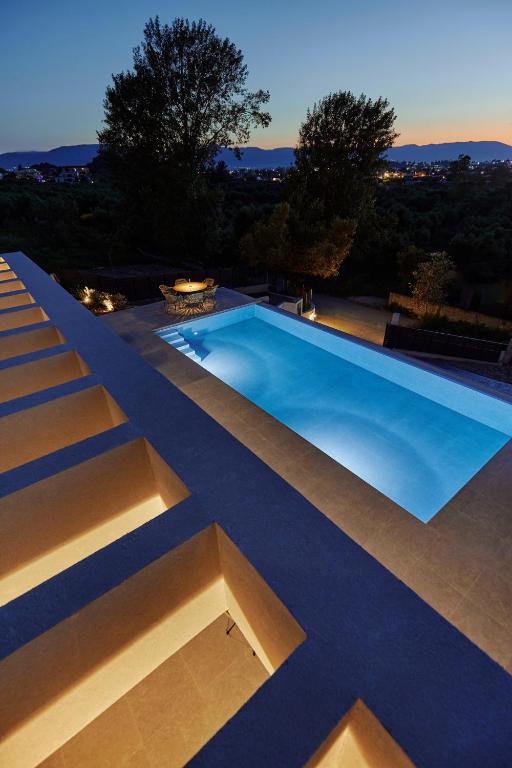 Bazén v ubytování Althea Lavish Estate - Villa & Suite nebo v jeho okolí