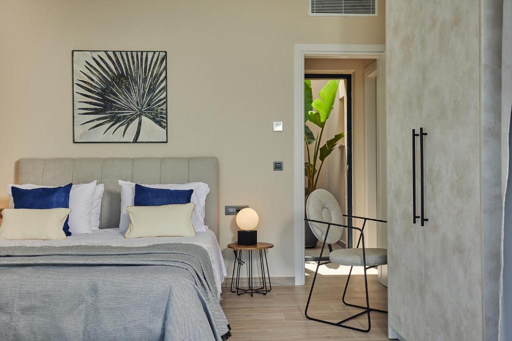 Postel nebo postele na pokoji v ubytování Althea Lavish Estate - Villa & Suite