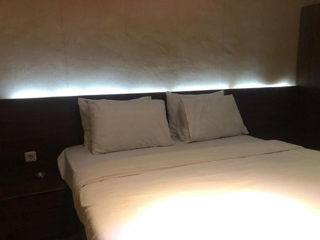 Hotel Aruni Ancol客房内的一张或多张床位