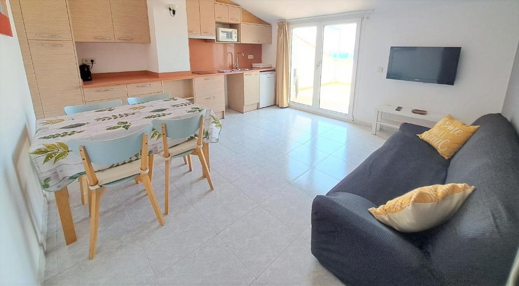 Kuchyňa alebo kuchynka v ubytovaní Apartaments Club Nàutic Terral