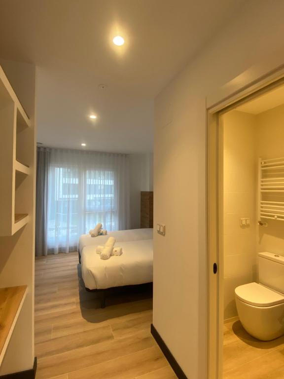 Postel nebo postele na pokoji v ubytování DONOSTIA ROOMS
