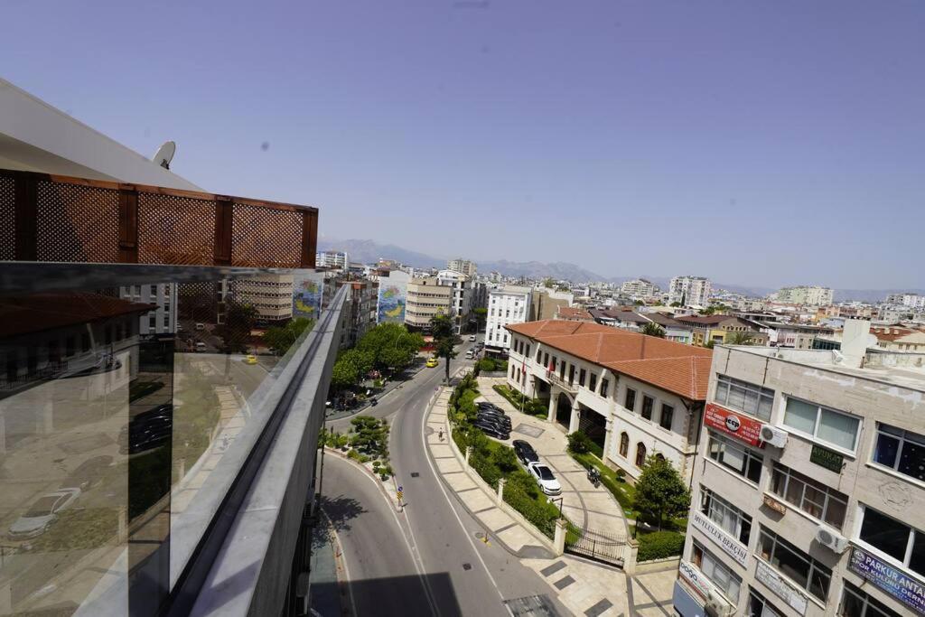 widok na miasto z budynkami i ulicą w obiekcie Royal Homes 505 w mieście Antalya