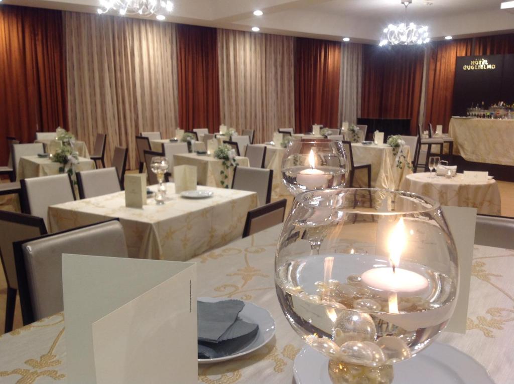 A restaurant or other place to eat at Hotel Guglielmo