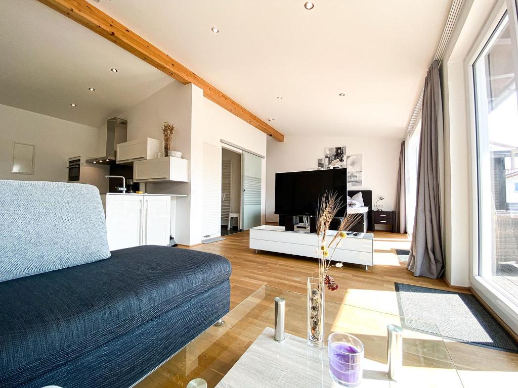 a living room with a couch and a tv at Staufenresidenz in Oberstaufen
