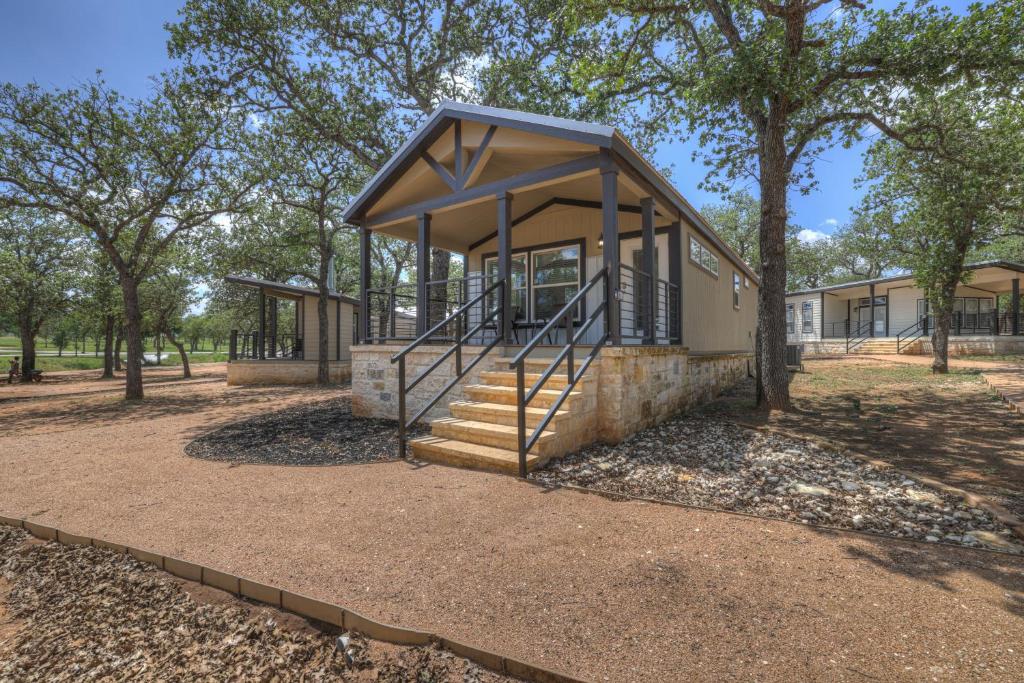 Unique Tiny Home1 Mi to FredwResort Amenities!, Fredericksburg, TX